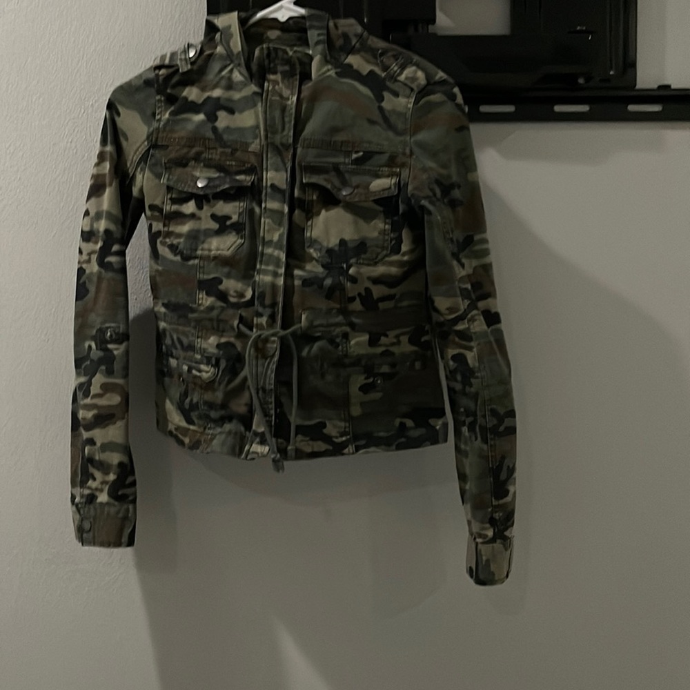 Nice Army Jacket With Zipper Upfront And Hoodie